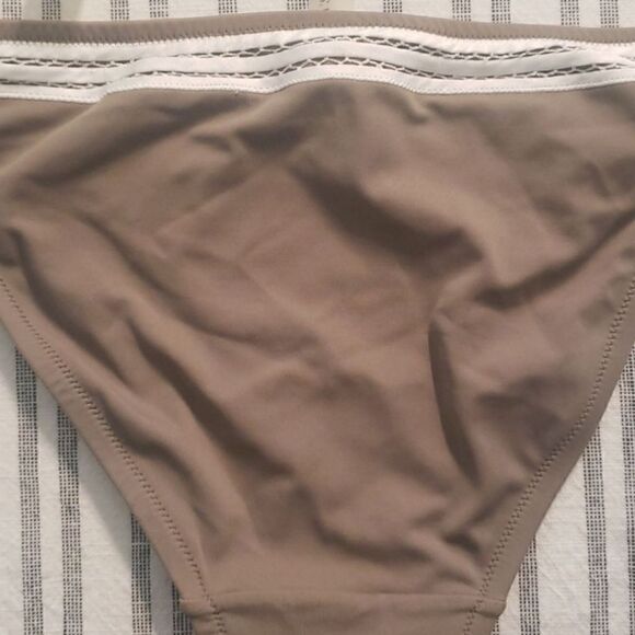 Victoria's Secret Bikini - Picture 5 of 7